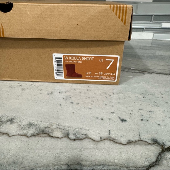 Koolaburra Women's Red Boots new - Picture 6 of 6